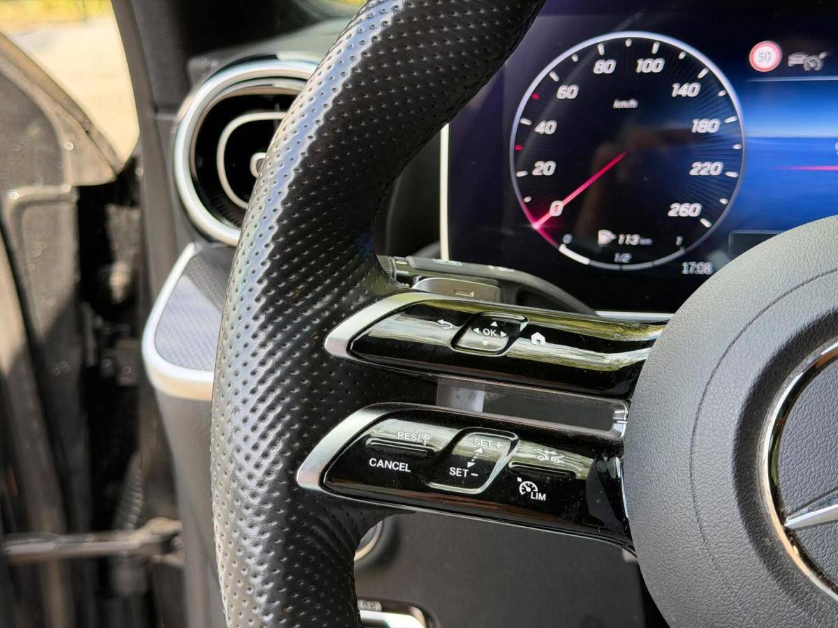 mercedes-benz-classe-c-300-e-2023-hibrido-a-gasolina-1999cc