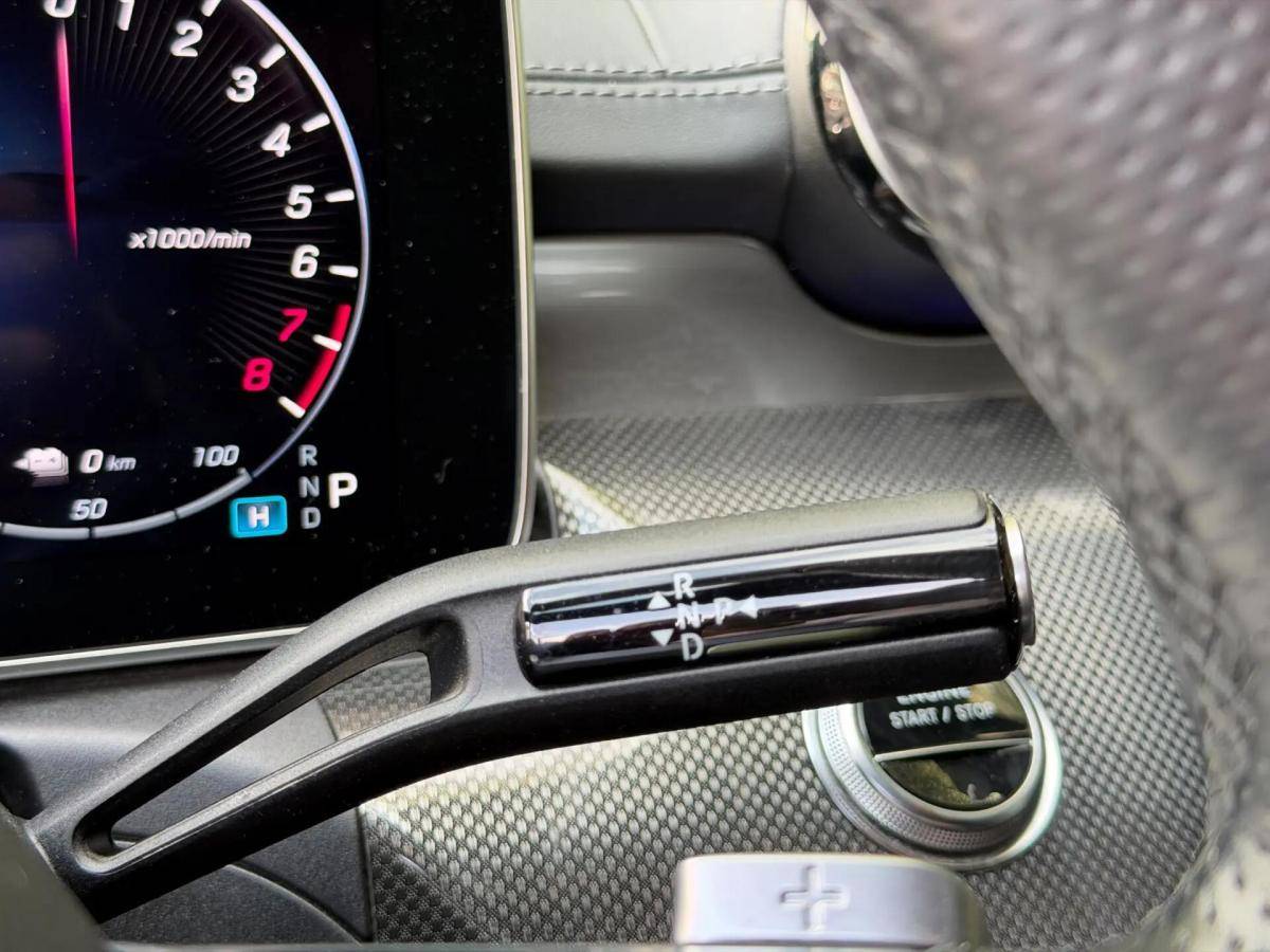 mercedes-benz-classe-c-300-e-2023-hibrido-a-gasolina-1999cc
