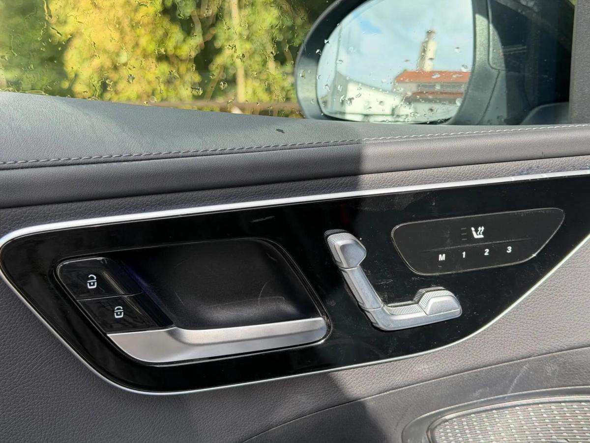 mercedes-benz-classe-c-300-e-2023-hibrido-a-gasolina-1999cc