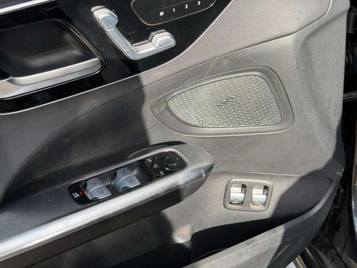 mercedes-benz-classe-c-300-e-2023-hibrido-a-gasolina-1999cc