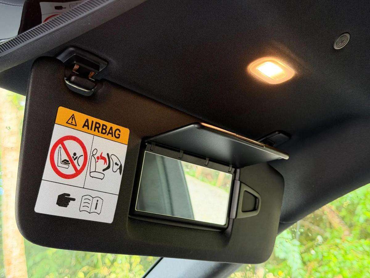 mercedes-benz-classe-c-300-e-2023-hibrido-a-gasolina-1999cc