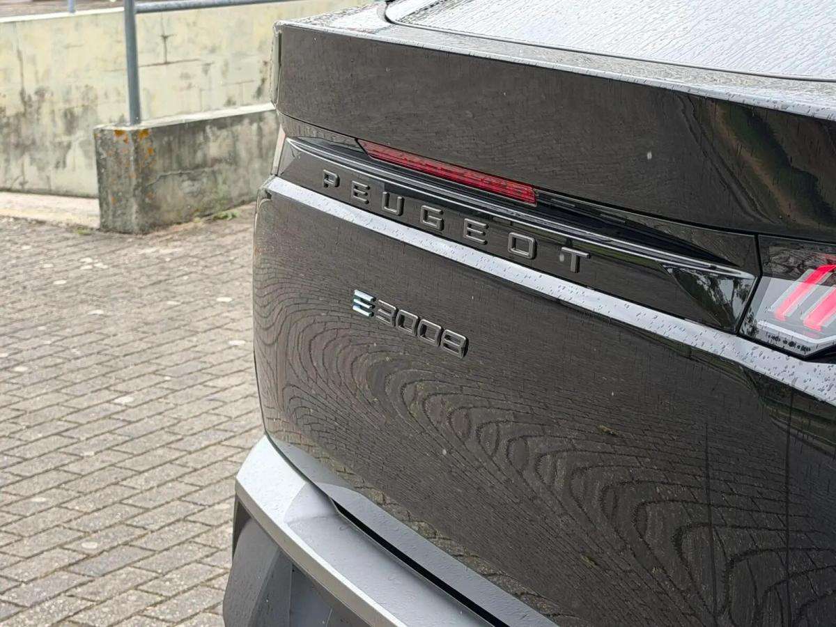 peugeot-e-3008-2025-eletrico-0cc