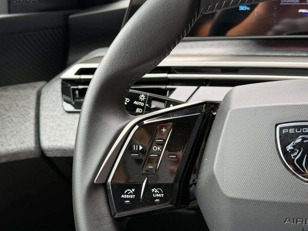 peugeot-e-3008-2025-eletrico-0cc