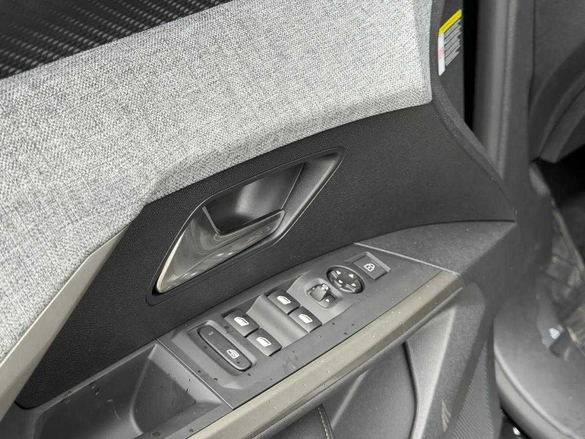 peugeot-e-3008-2025-eletrico-0cc