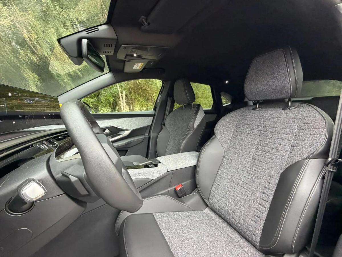 peugeot-e-3008-2025-eletrico-0cc