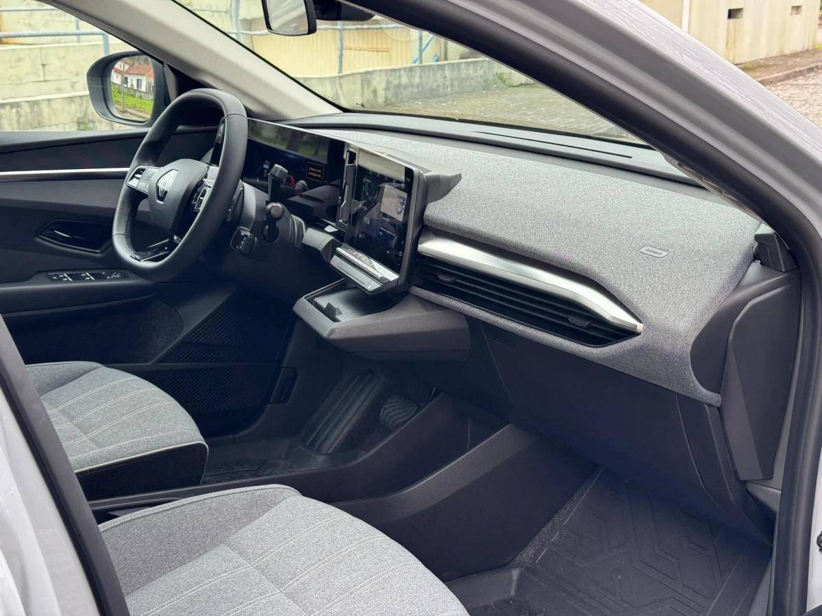 renault-megane-e-tech-2023-eletrico-0cc