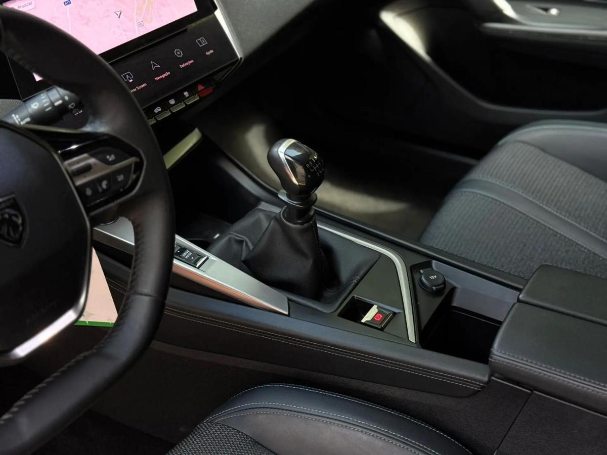 peugeot-308-2023-gasolina-1199cc
