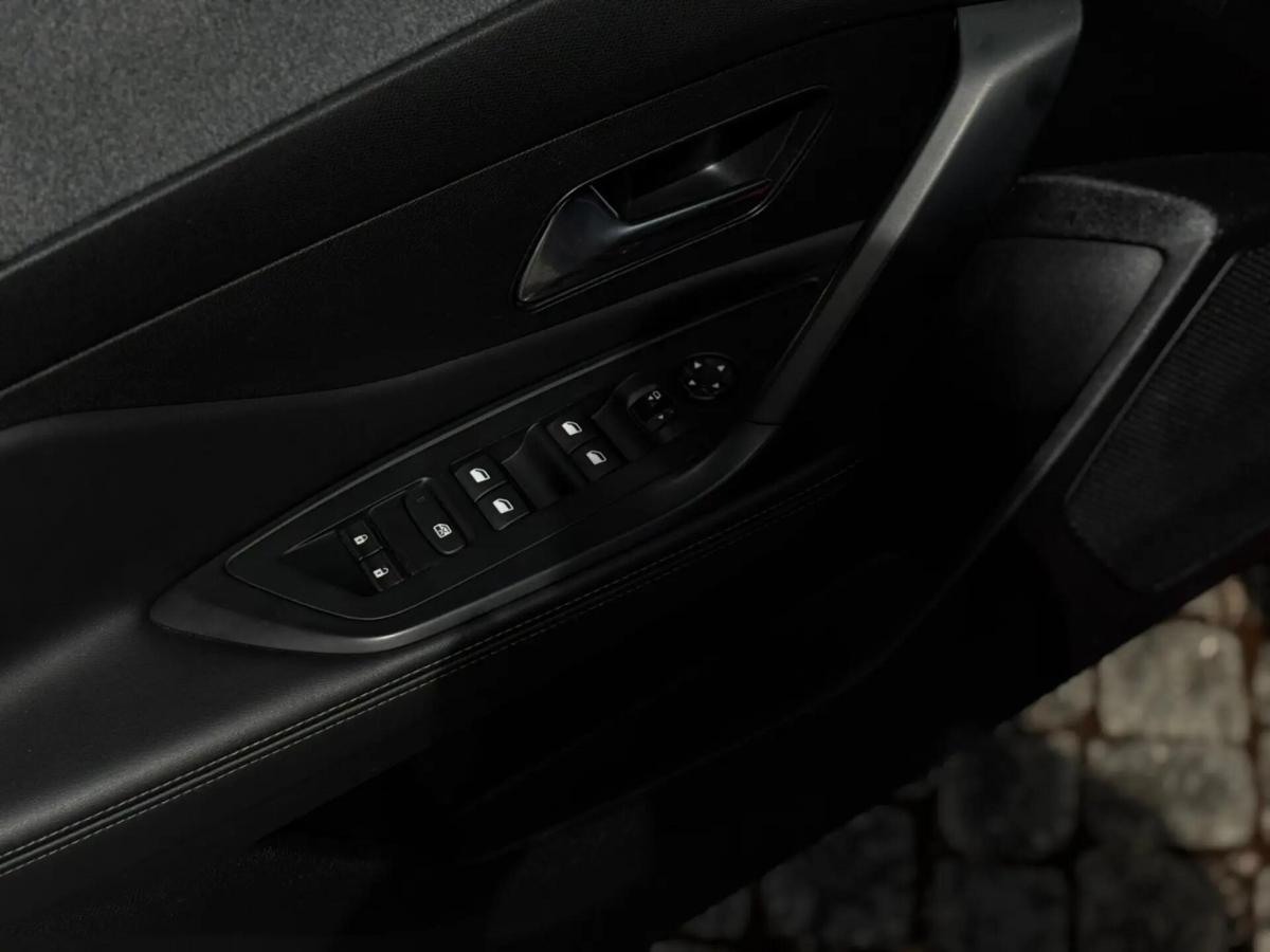 peugeot-308-2023-gasolina-1199cc