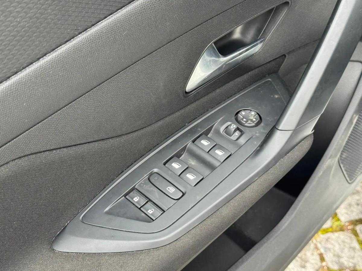 peugeot-308-sw-2023-gasolina-1199cc