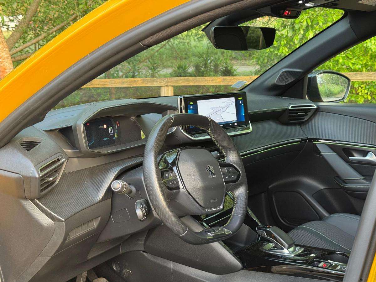 peugeot-208-2020-eletrico-500cc