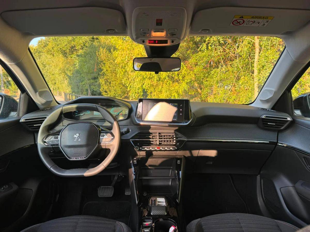 peugeot-e-208-2023-eletrico-0cc