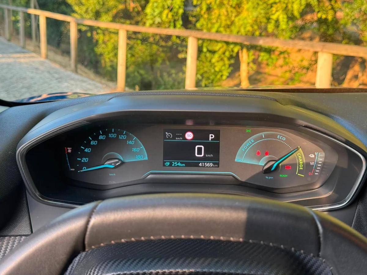 peugeot-e-208-2023-eletrico-0cc