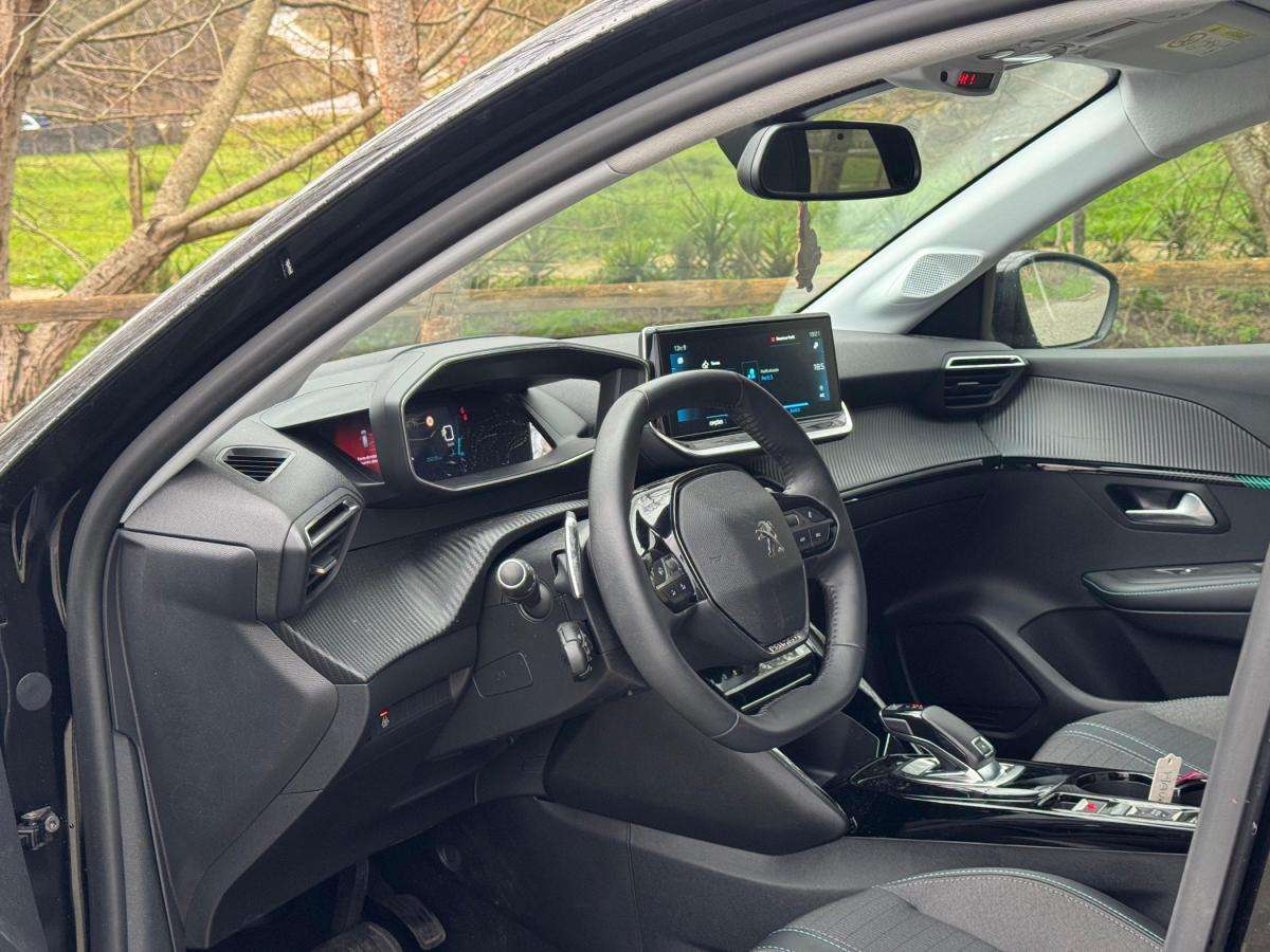 peugeot-208-2021-gasolina-1199cc