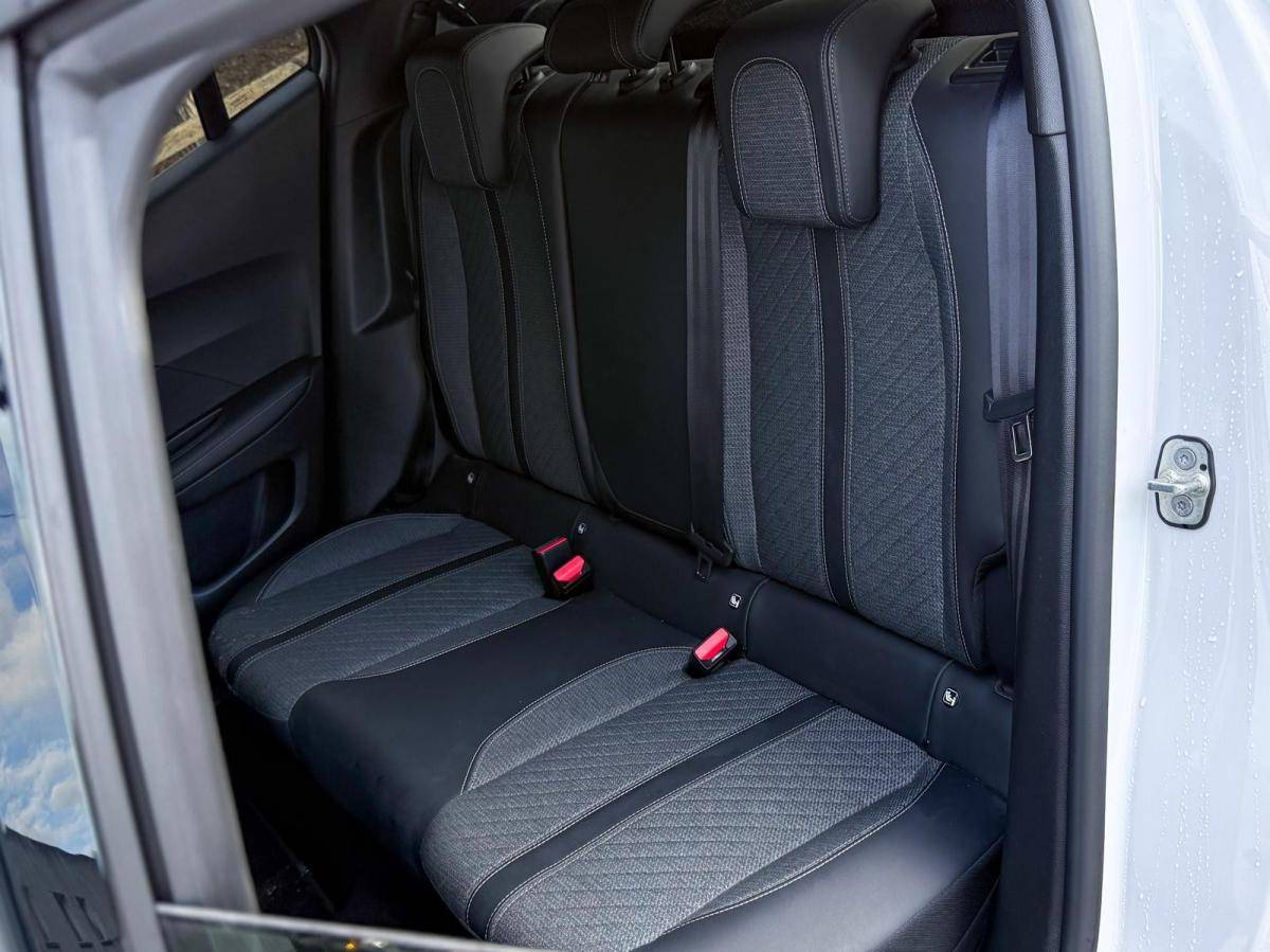 peugeot-2008-2024-gasolina-1199cc