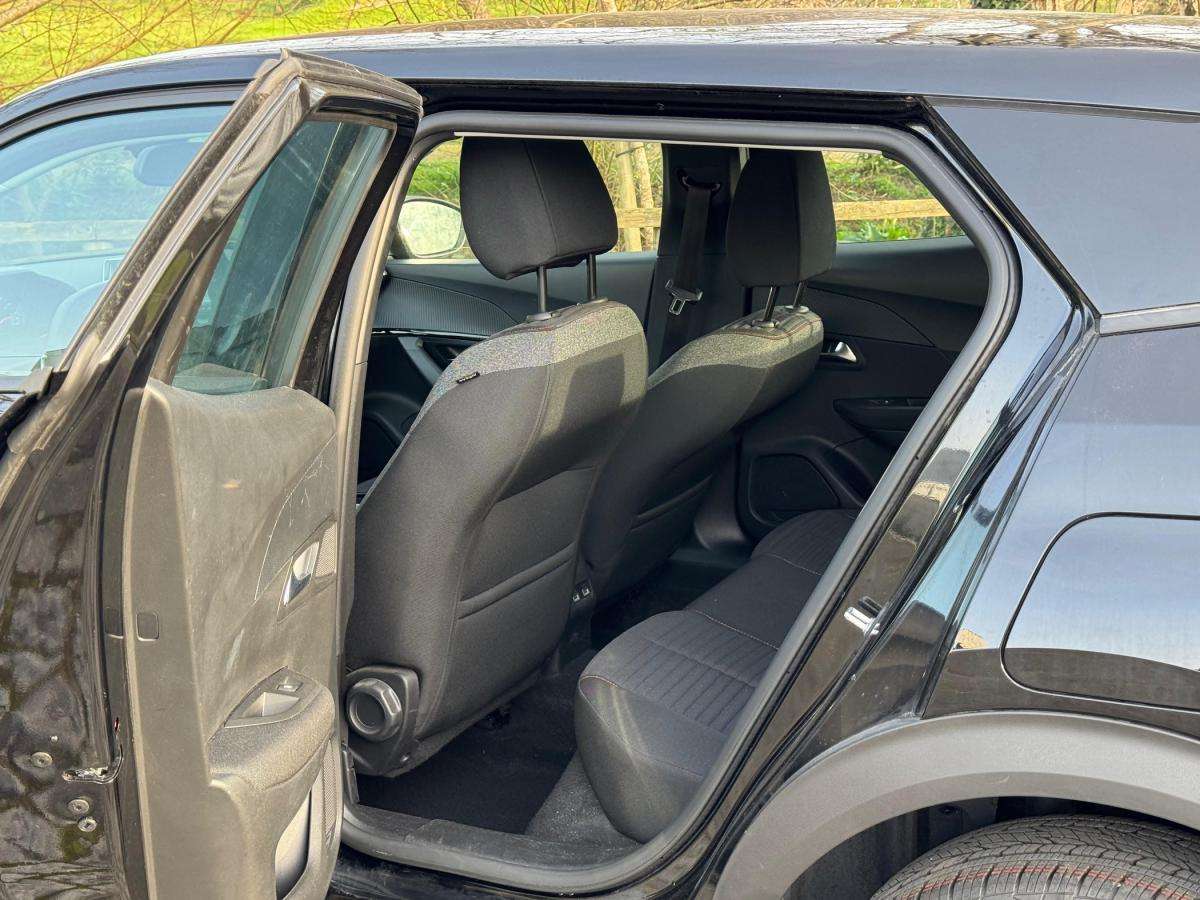 peugeot-2008-2022-gasolina-1199cc