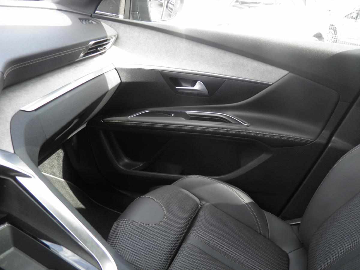 peugeot-5008-1-5-bluehdi-2023-diesel-1499cc
