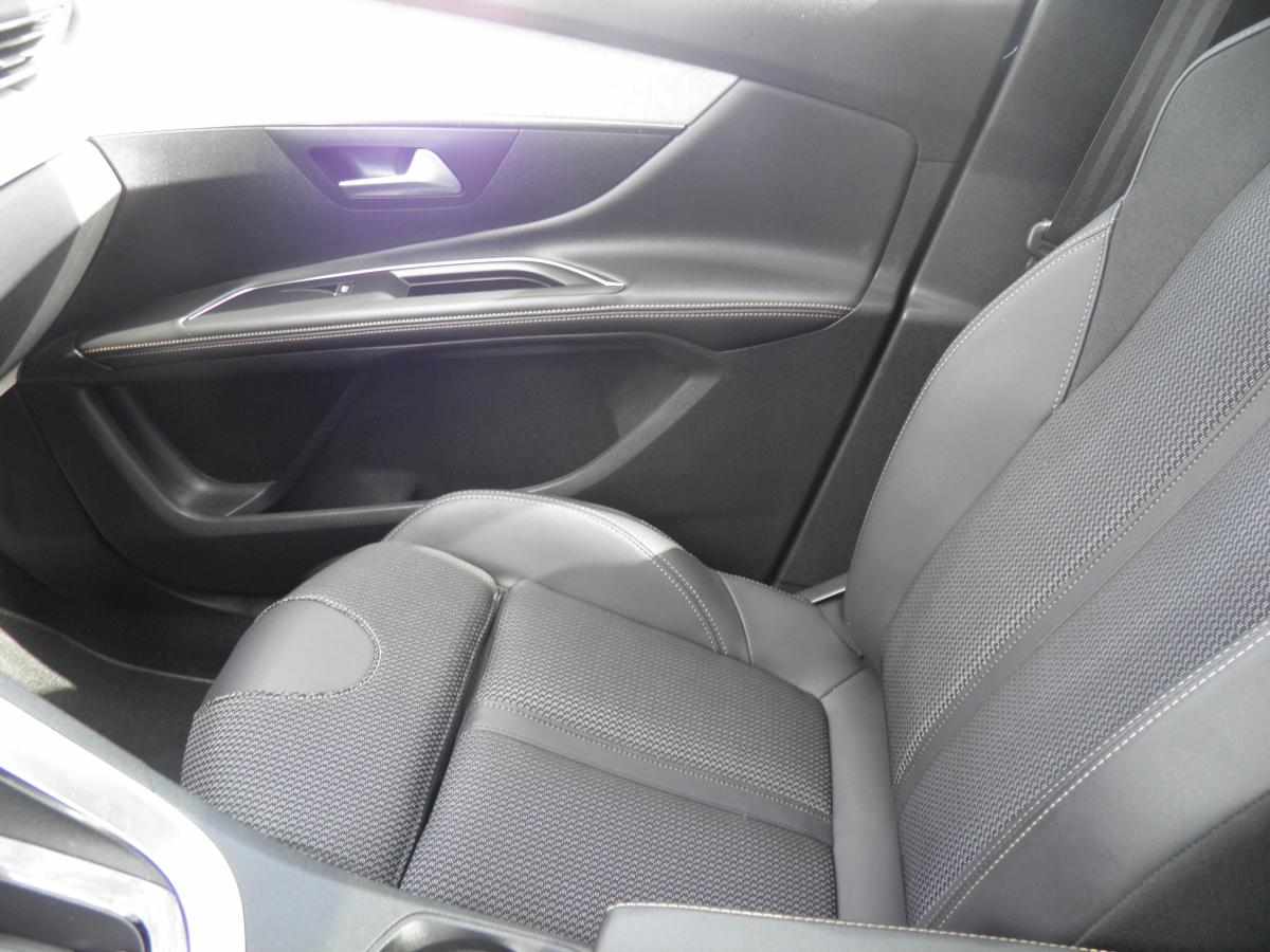 peugeot-5008-1-5-bluehdi-2023-diesel-1499cc
