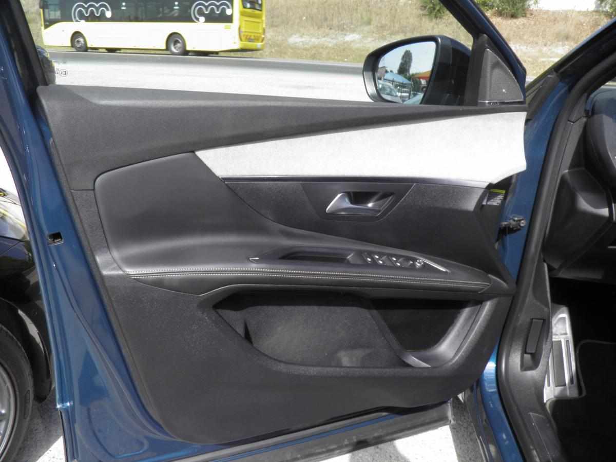 peugeot-5008-1-5-bluehdi-2023-diesel-1499cc