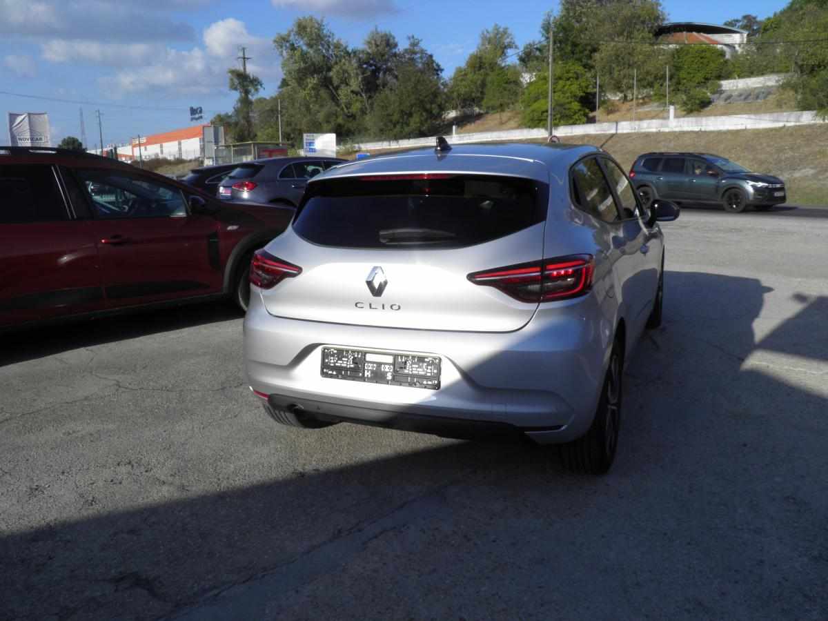 renault-clio-1-5-101cv-2023-diesel-1461cc