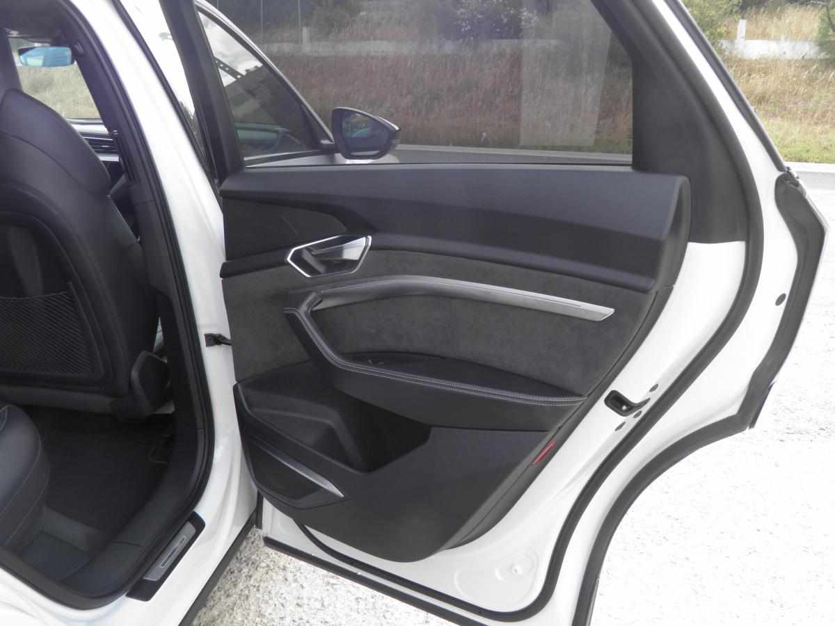 audi-e-tron-s-95-kwh-quattro-2022-eletrico