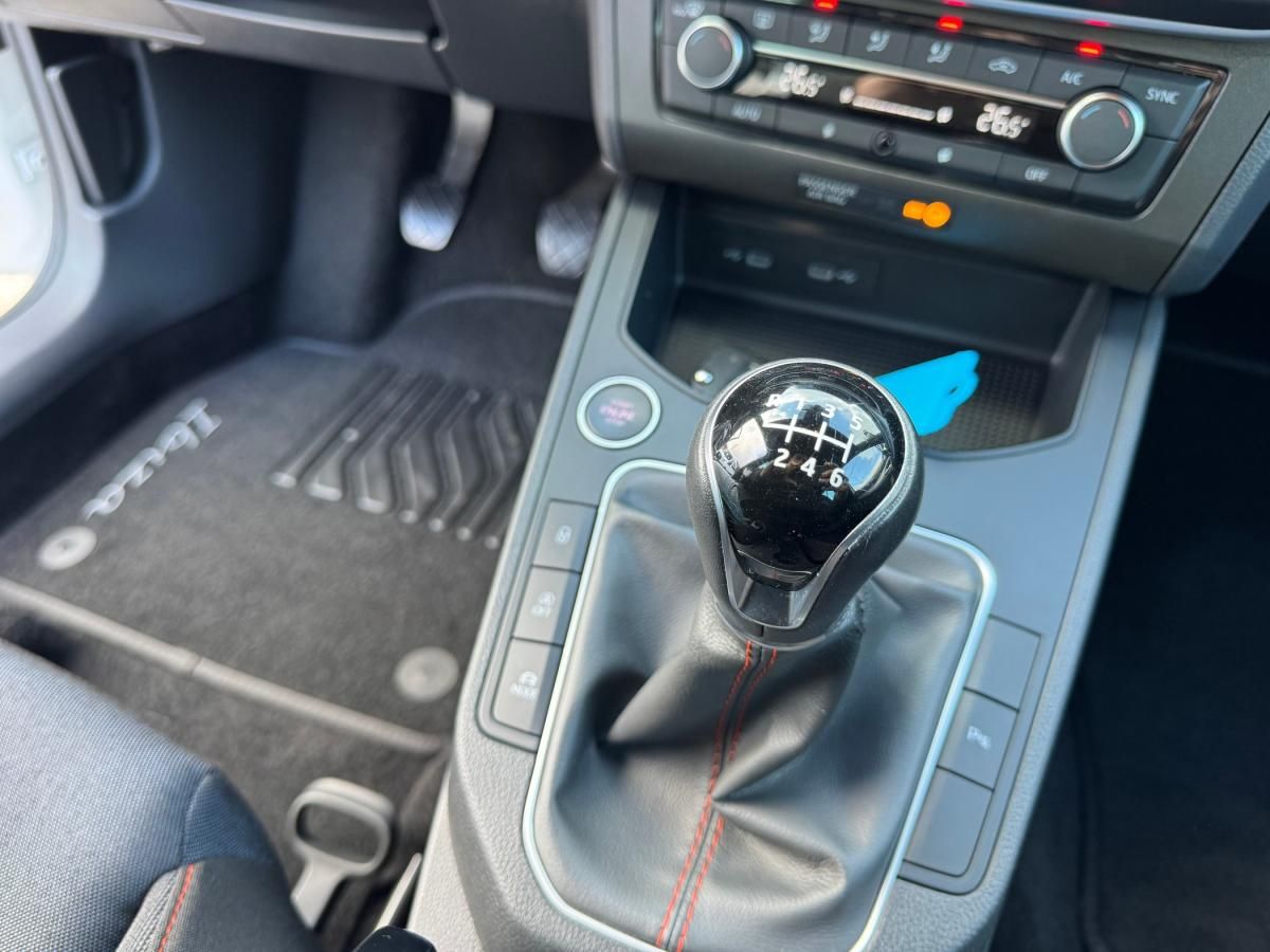 seat-ibiza-2023-gasolina-999cc