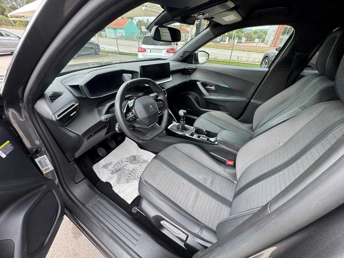 peugeot-2008-2023-gasolina-1199cc