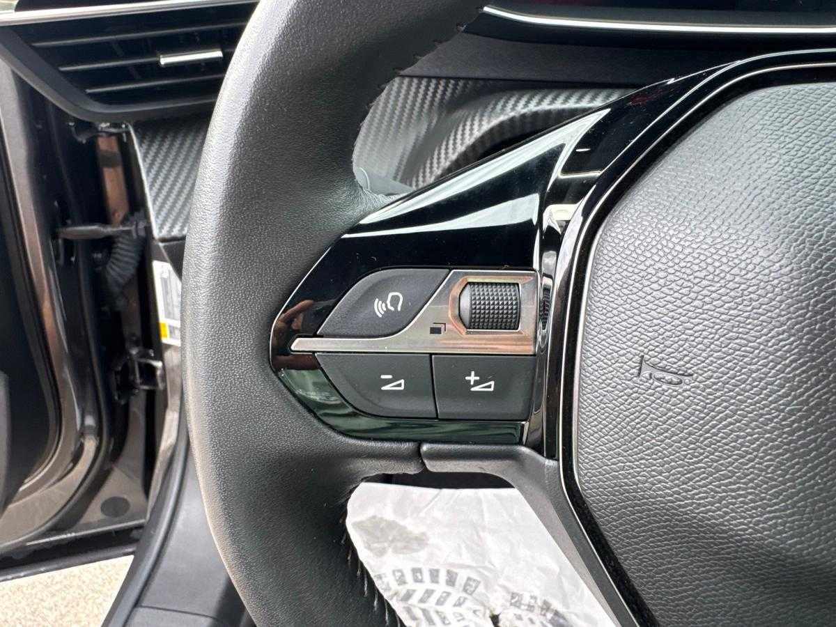 peugeot-2008-2023-gasolina-1199cc