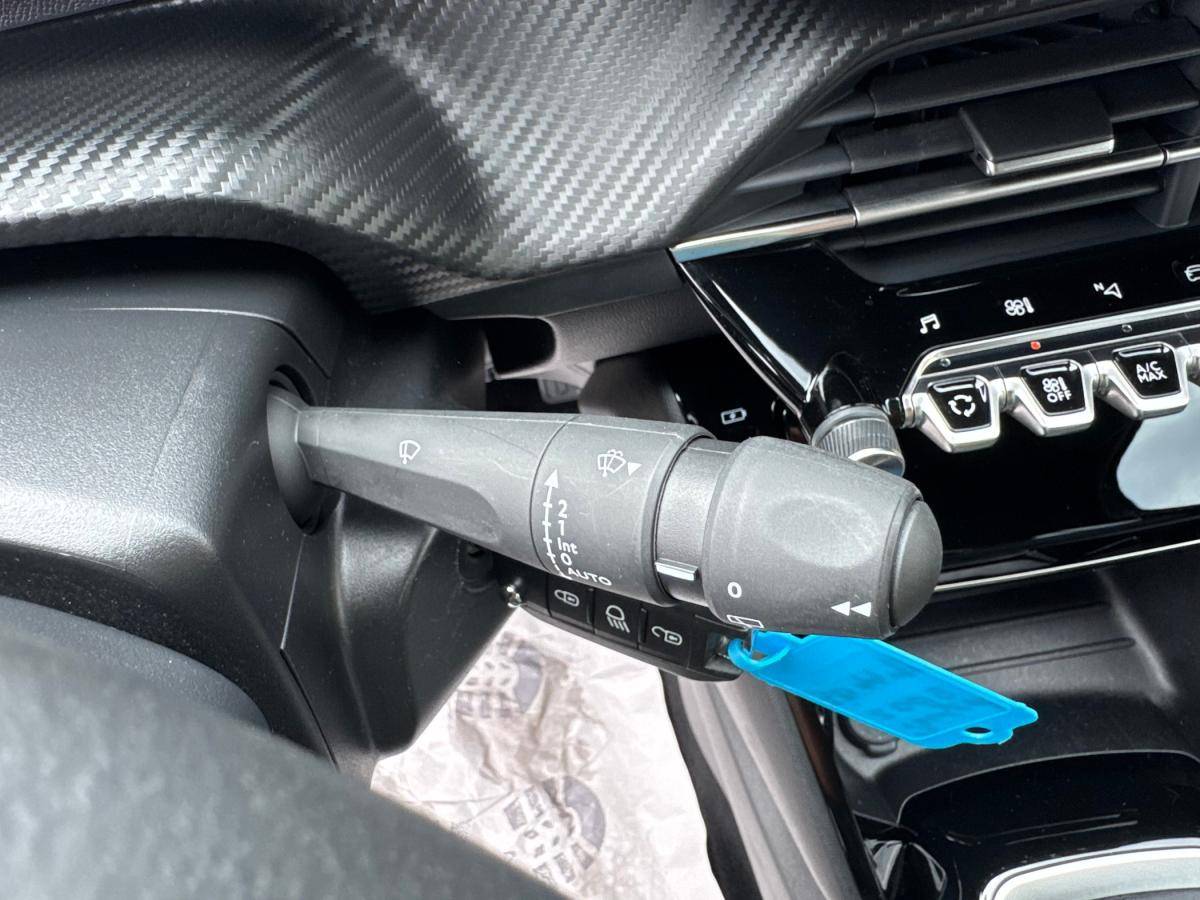 peugeot-2008-2023-gasolina-1199cc