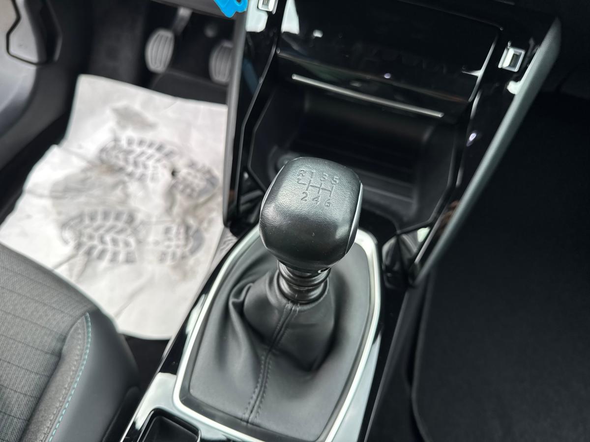 peugeot-2008-2023-gasolina-1199cc