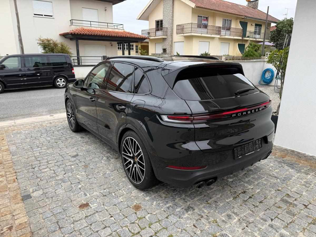porsche-cayenne-e-hybrid-2026-gasolina-2995cc