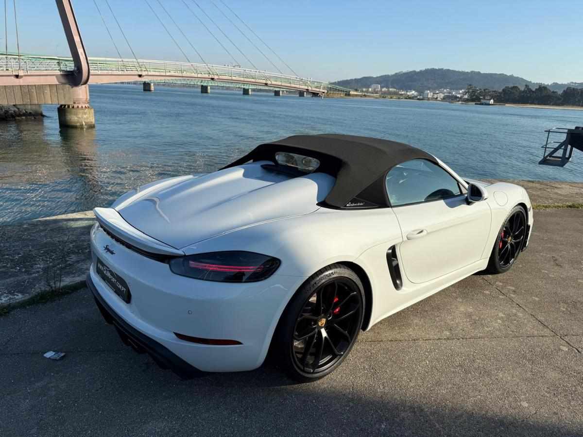 porsche-718-2023-gasolina-3998cc