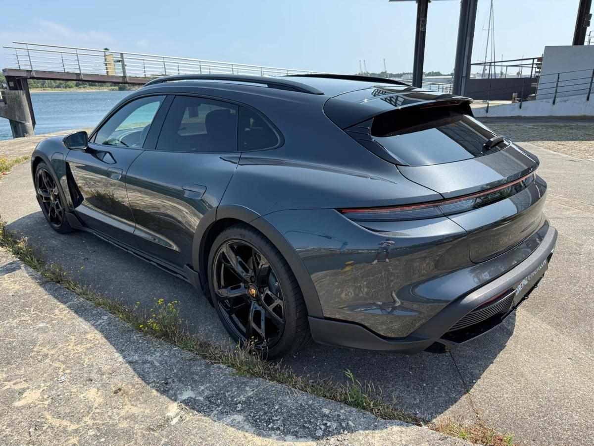 porsche-taycan-2024-eletrico-999cc