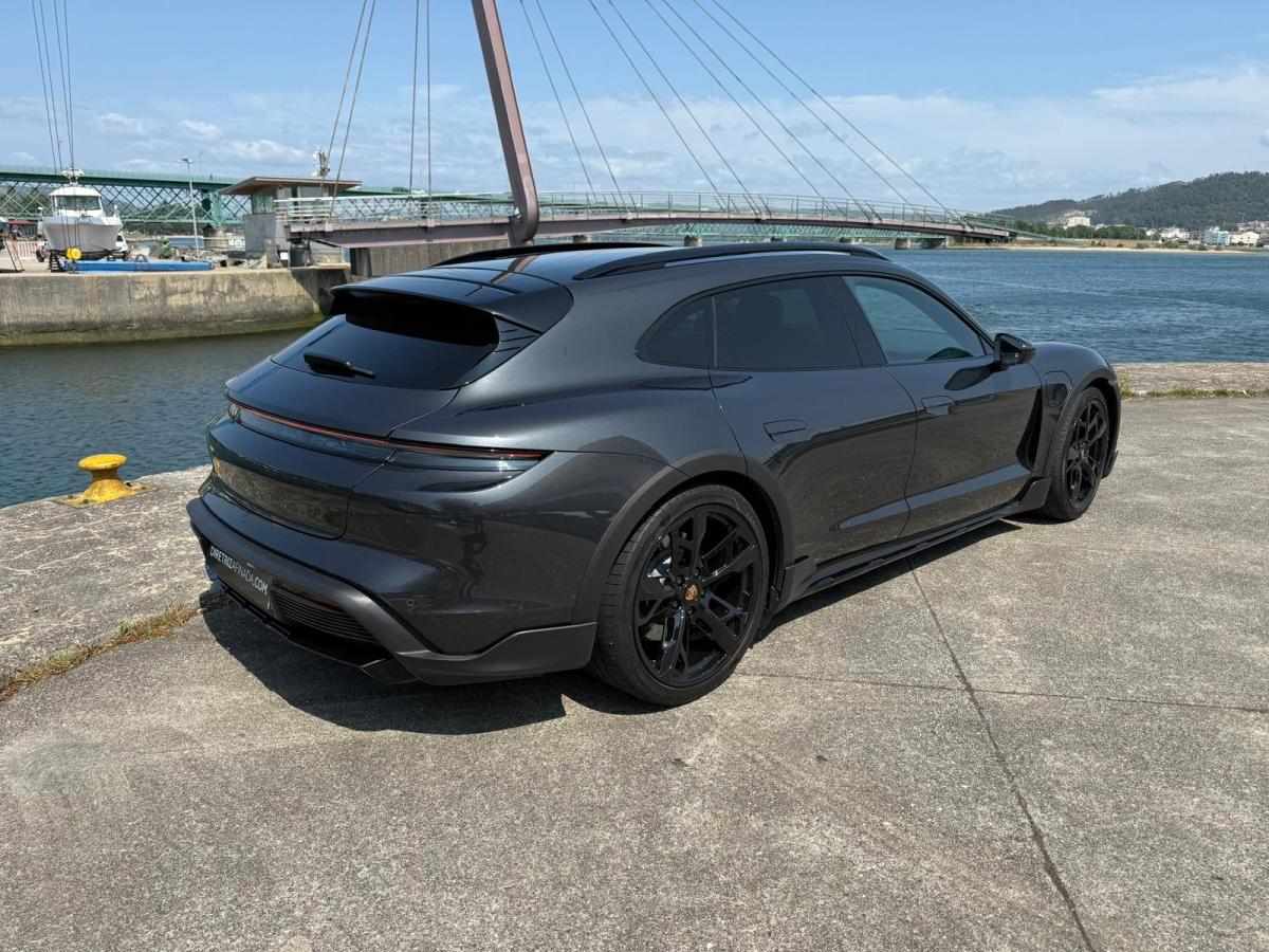 porsche-taycan-2024-eletrico-999cc