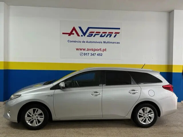 toyota-auris-touring-sports-2014-hibrido-a-gasolina-1798cc