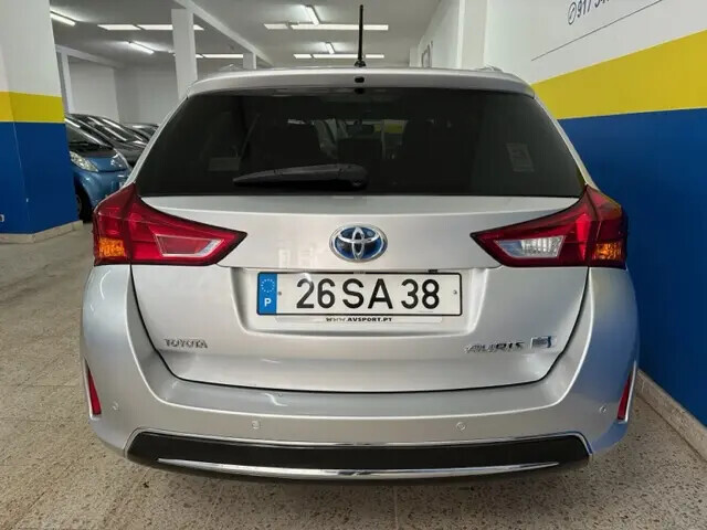 toyota-auris-touring-sports-2014-hibrido-a-gasolina-1798cc