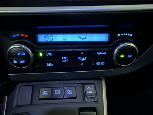 toyota-auris-touring-sports-2014-hibrido-a-gasolina-1798cc