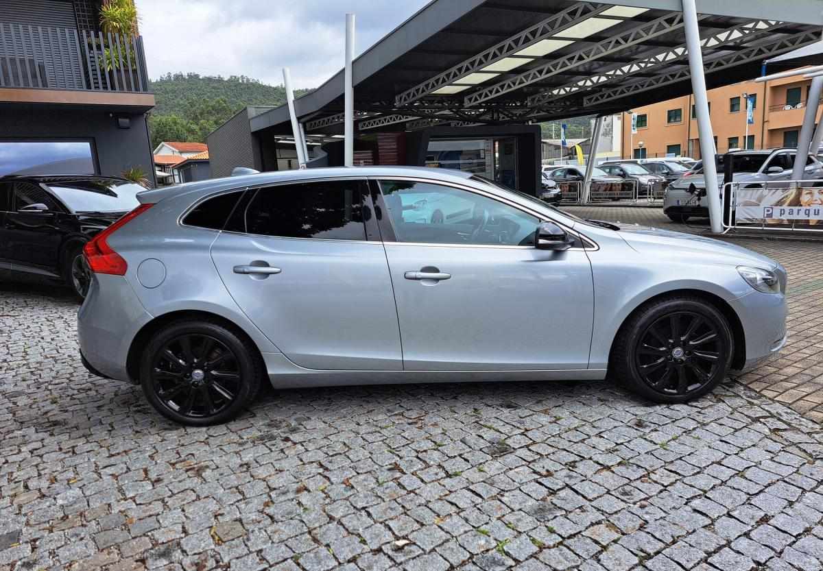 volvo-v40-2015-diesel-1969cc