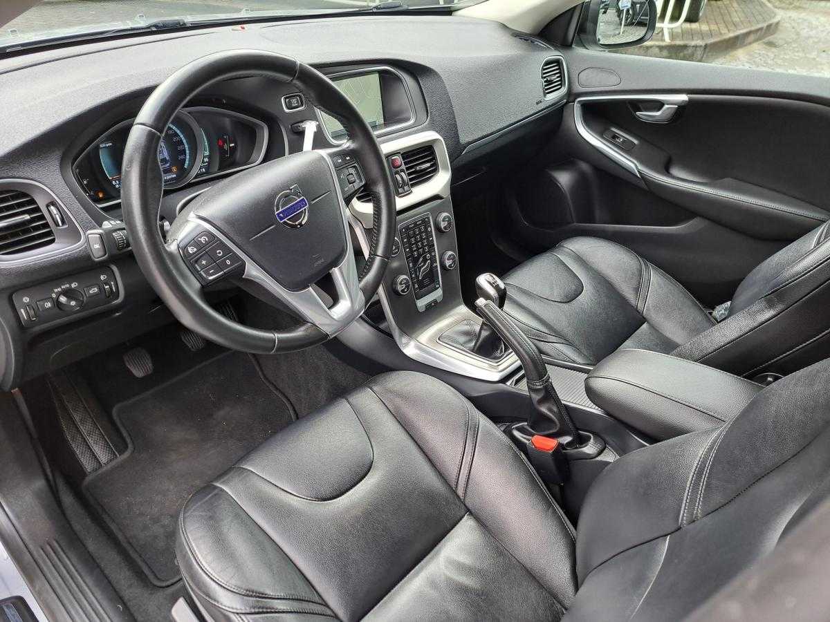 volvo-v40-2015-diesel-1969cc
