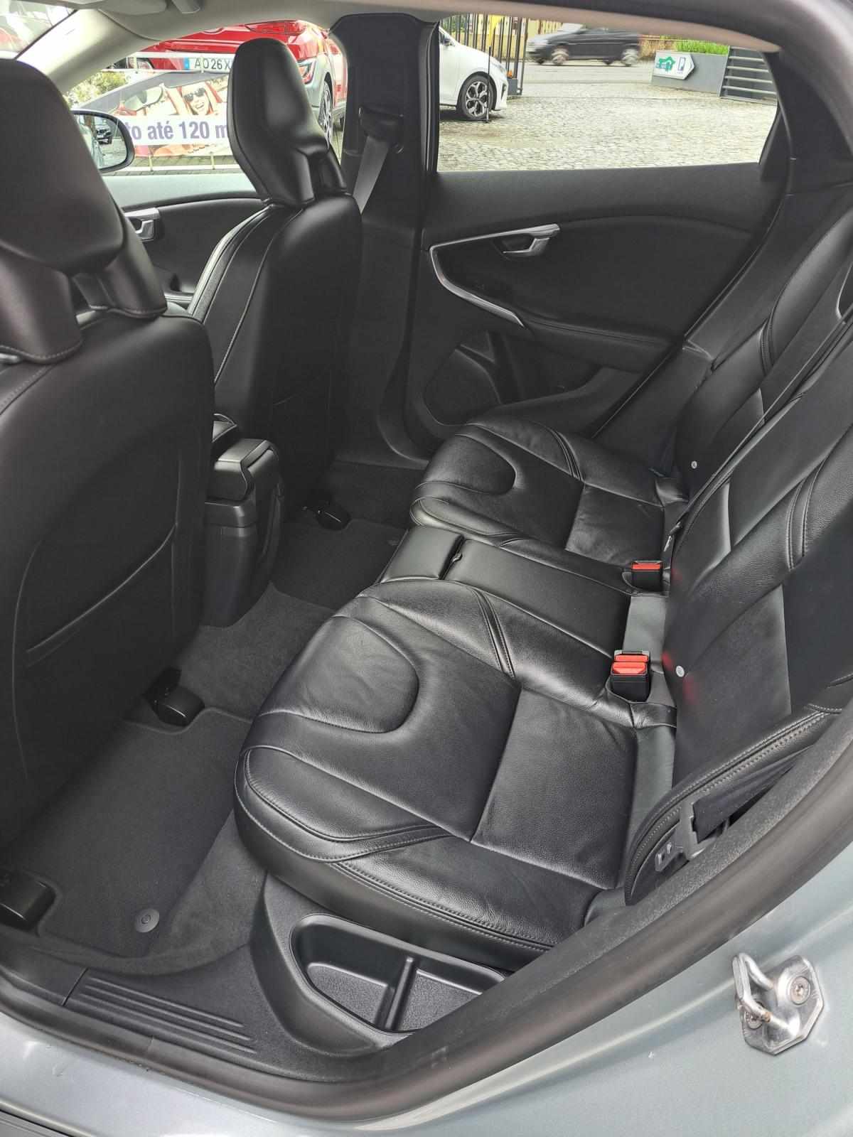 volvo-v40-2015-diesel-1969cc