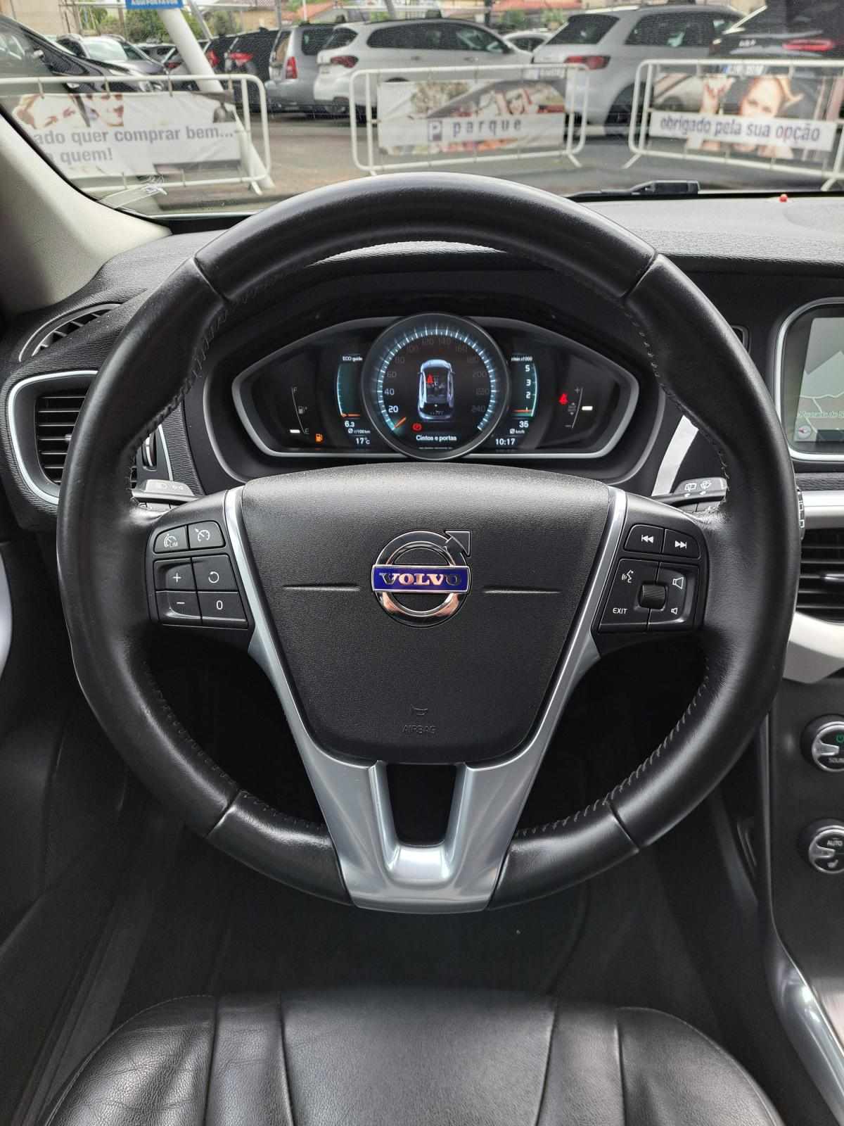 volvo-v40-2015-diesel-1969cc