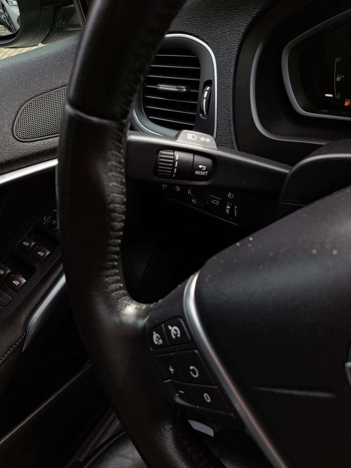 volvo-v40-2015-diesel-1969cc