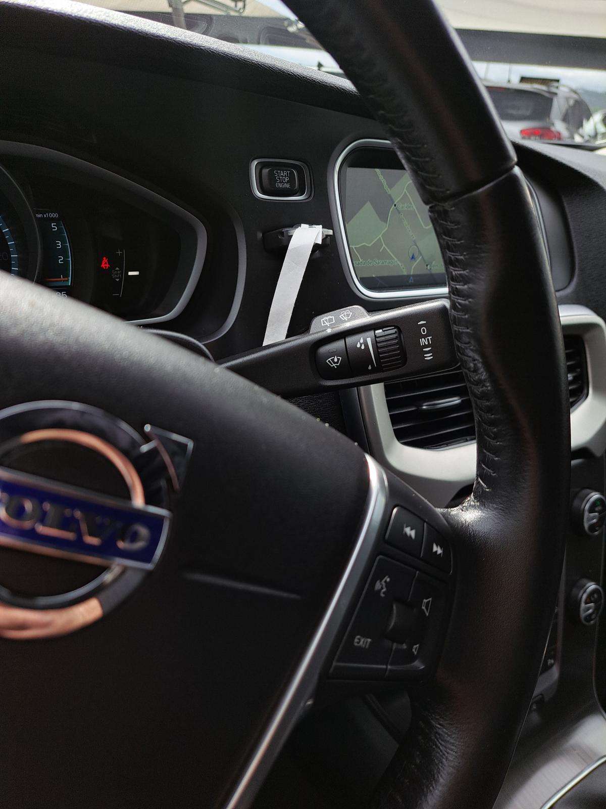 volvo-v40-2015-diesel-1969cc