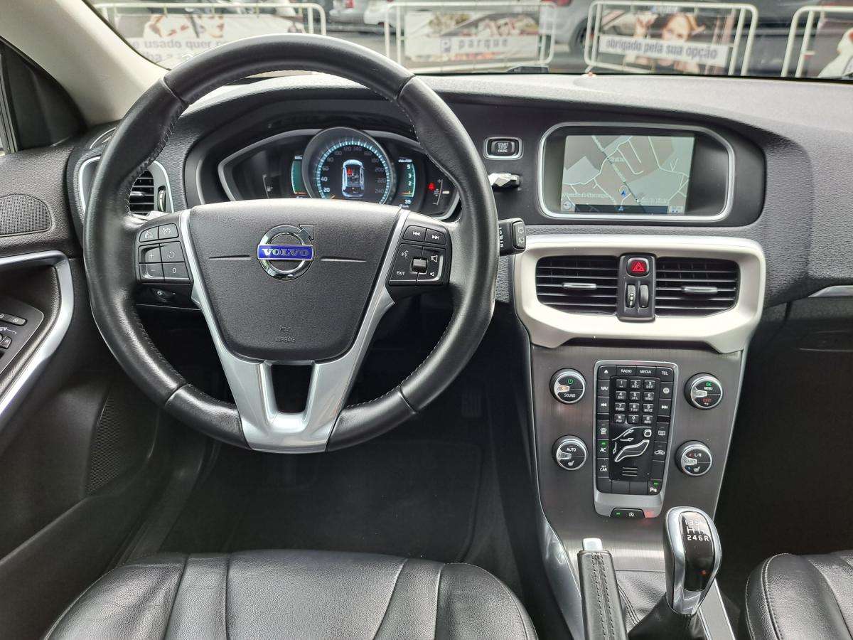 volvo-v40-2015-diesel-1969cc