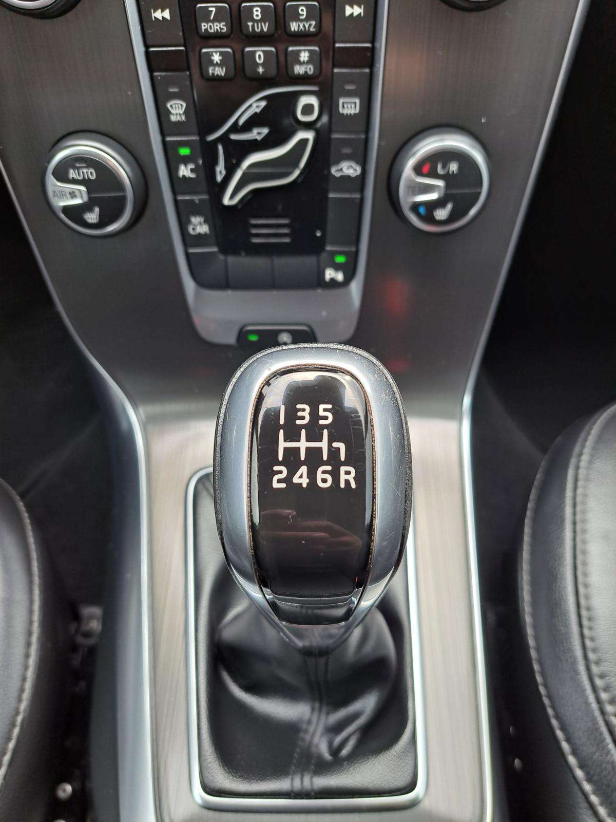 volvo-v40-2015-diesel-1969cc