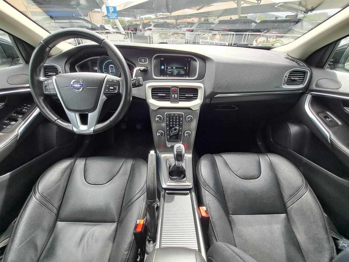 volvo-v40-2015-diesel-1969cc