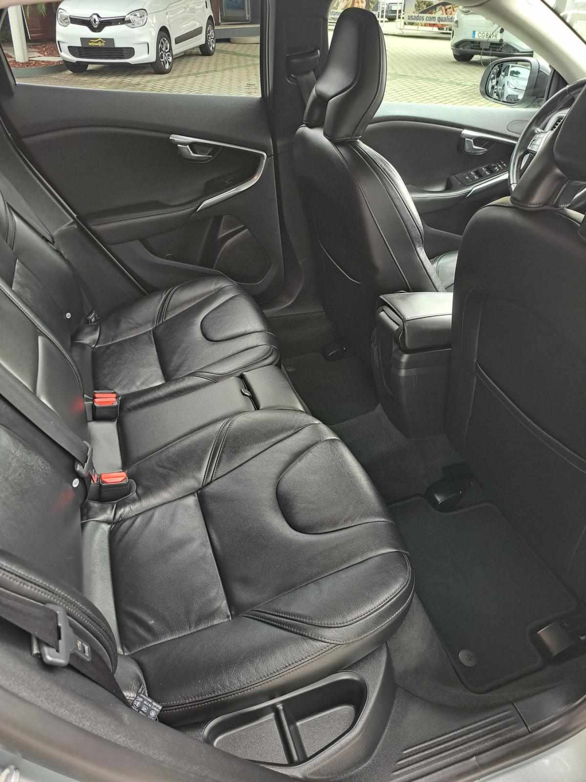 volvo-v40-2015-diesel-1969cc