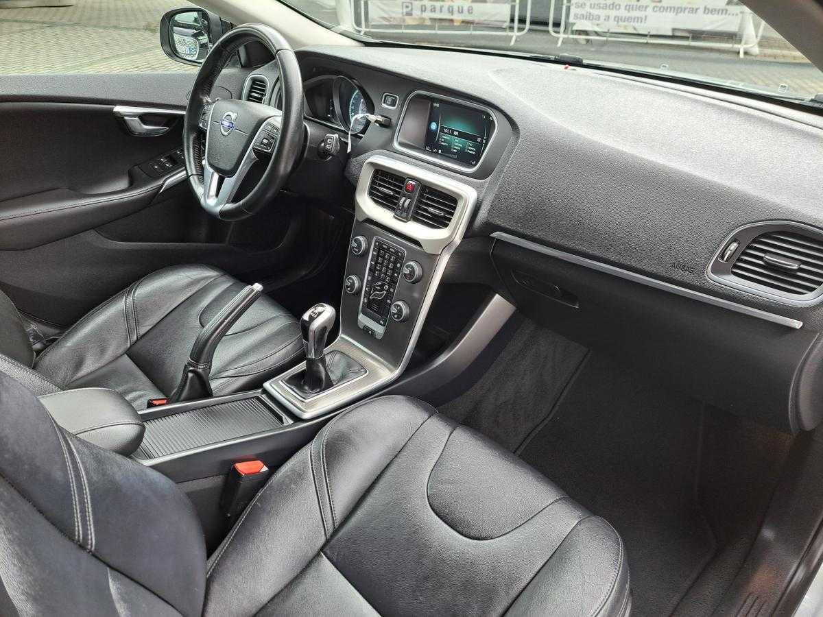 volvo-v40-2015-diesel-1969cc