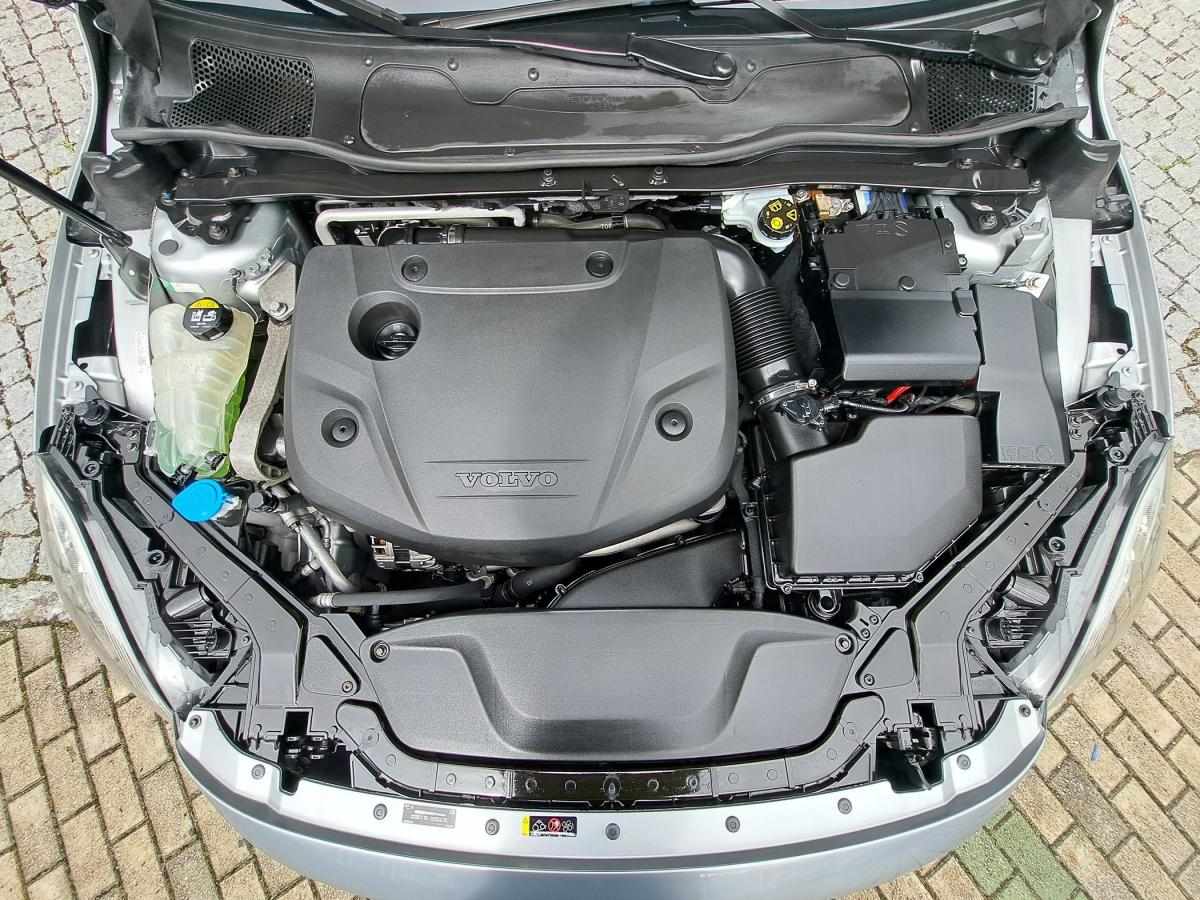 volvo-v40-2015-diesel-1969cc