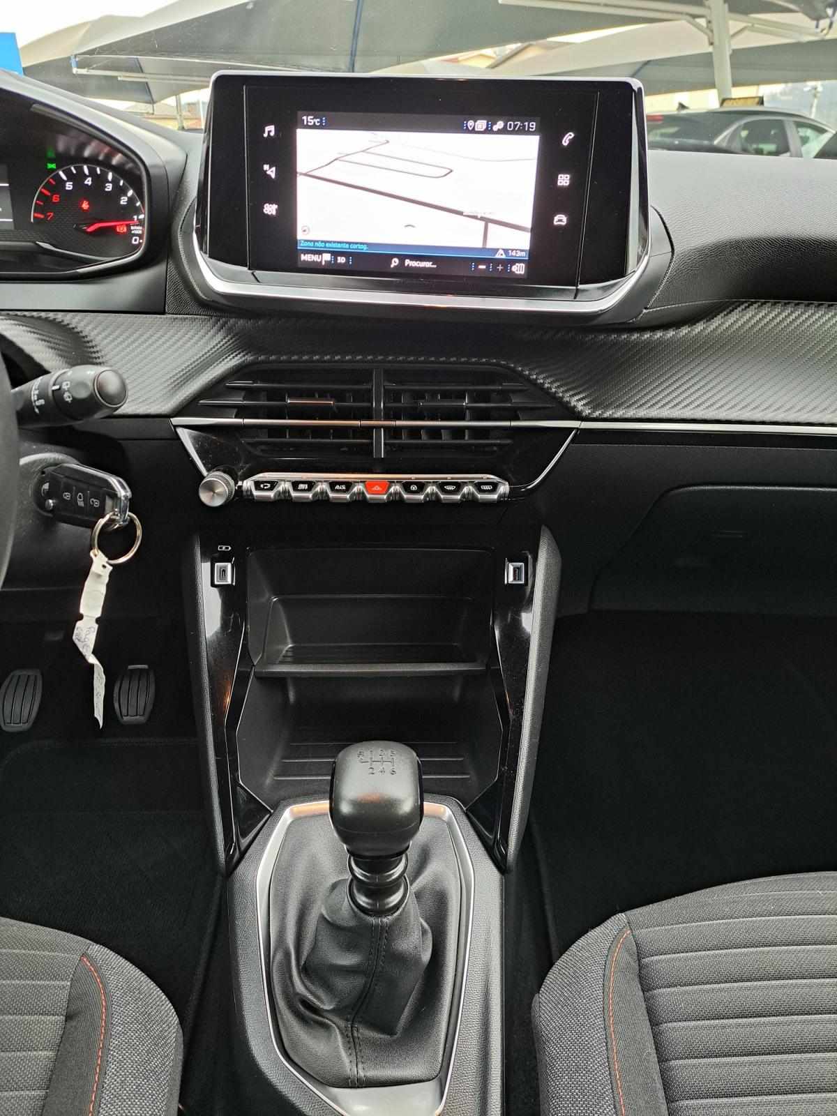 peugeot-2008-2023-gasolina-1199cc