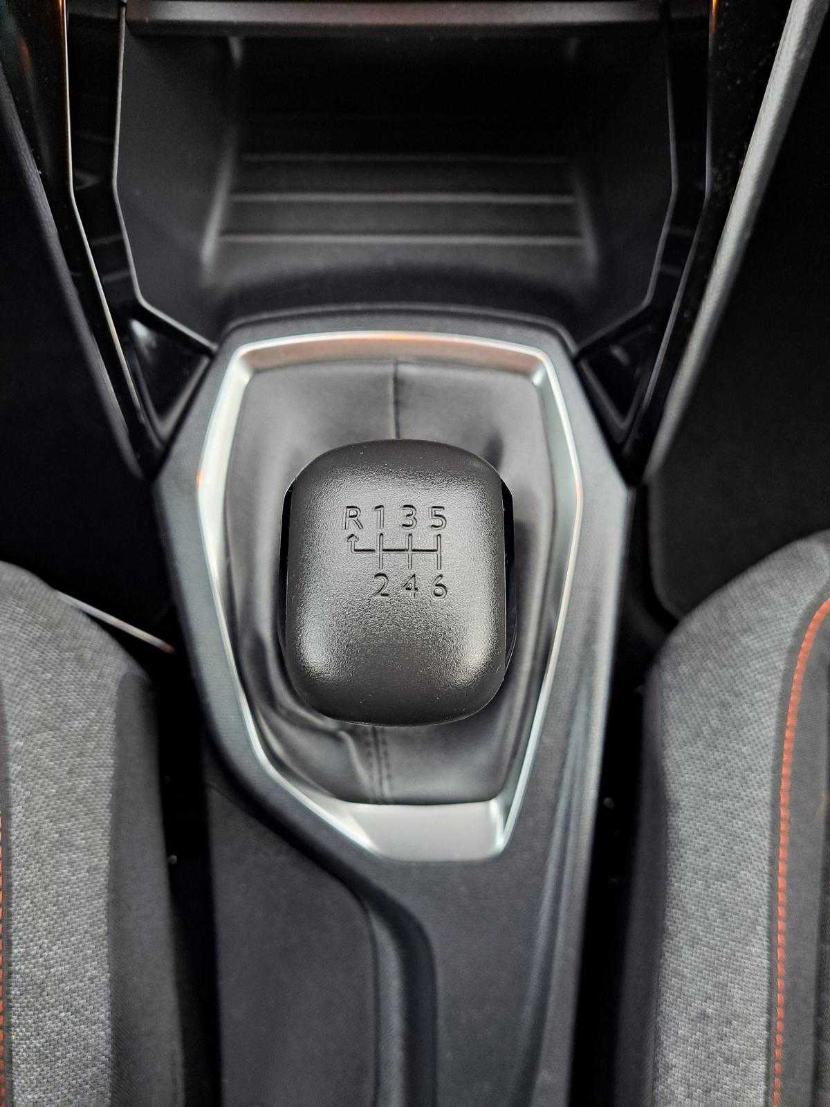 peugeot-2008-2023-gasolina-1199cc
